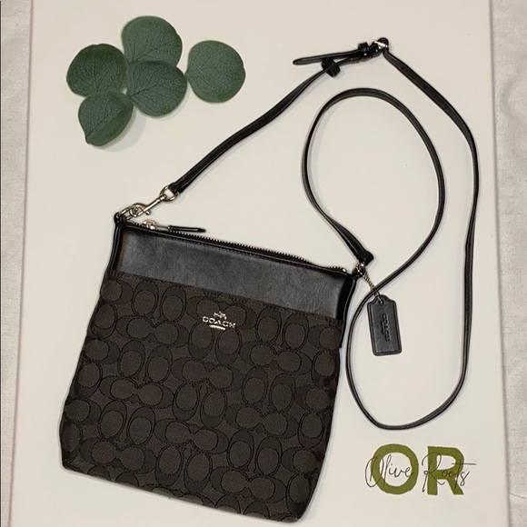 Coach Handbags - Coach Crossbody Messenger Purse